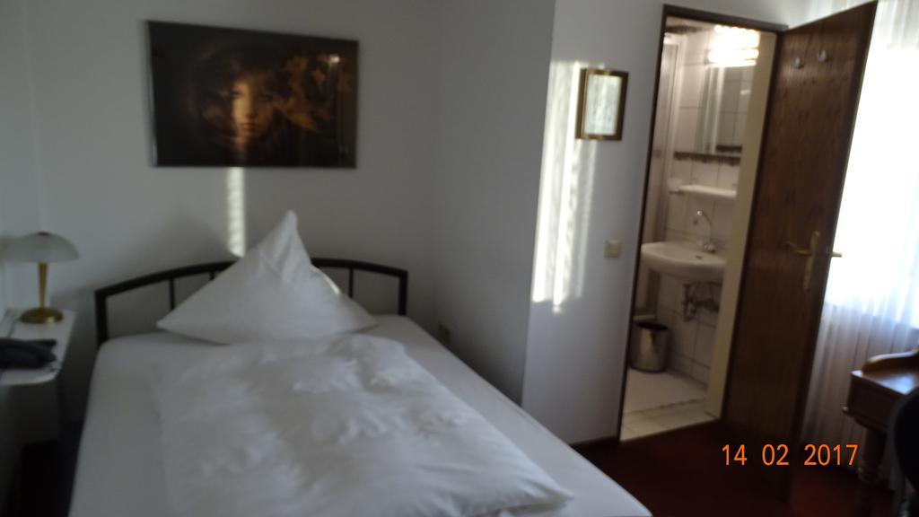 Bed & Breakfast Hotel Helga Hein Düsseldorf Kültér fotó